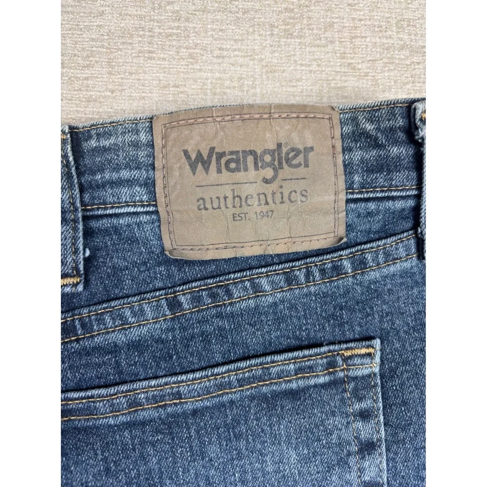 Wrangler Authentics Men's 38x34 Straight Leg Blue Medium Waste Jeans